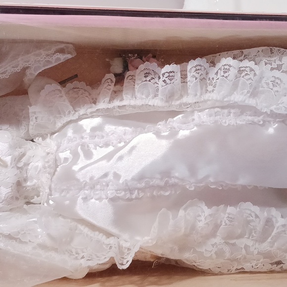 Limited Edition! Soft Expressions Hand Painted Fine Bisque Porcelain Bride Doll - Picture 3 of 15